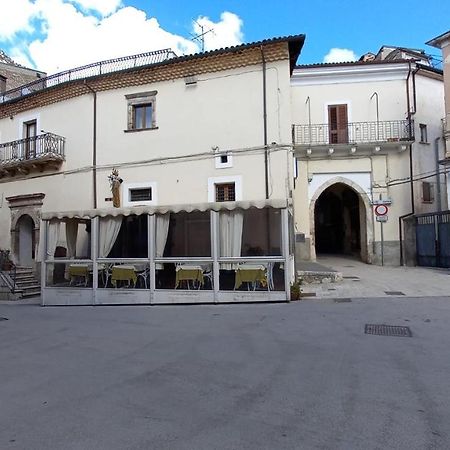 Alloggi Piazza Umberto Primo Pacentro Eksteriør bilde