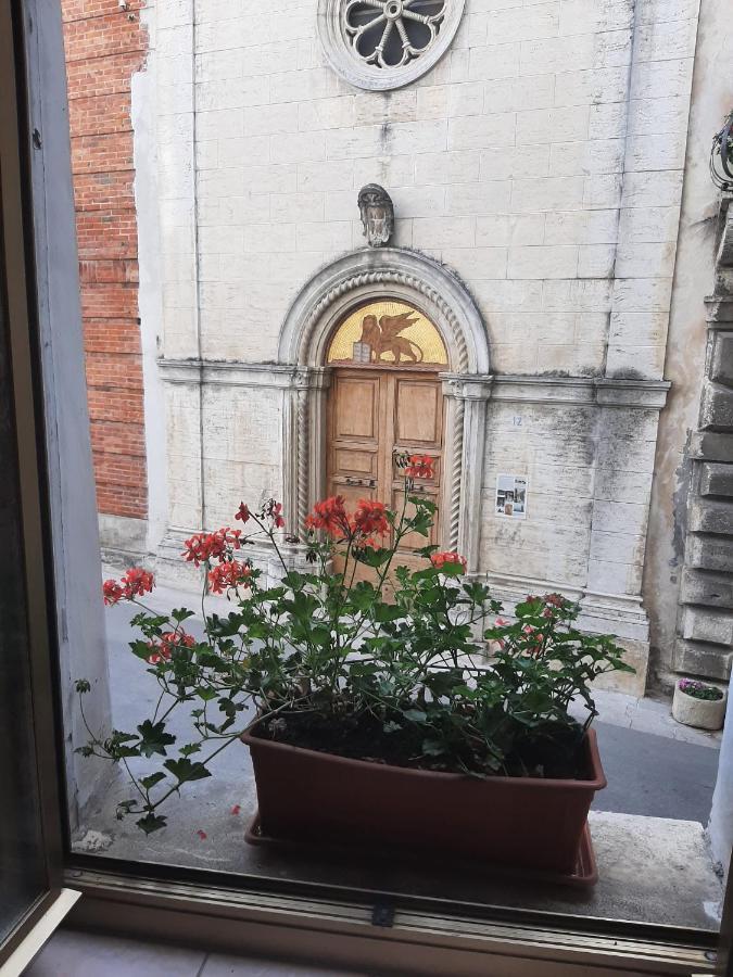 Alloggi Piazza Umberto Primo Pacentro Eksteriør bilde