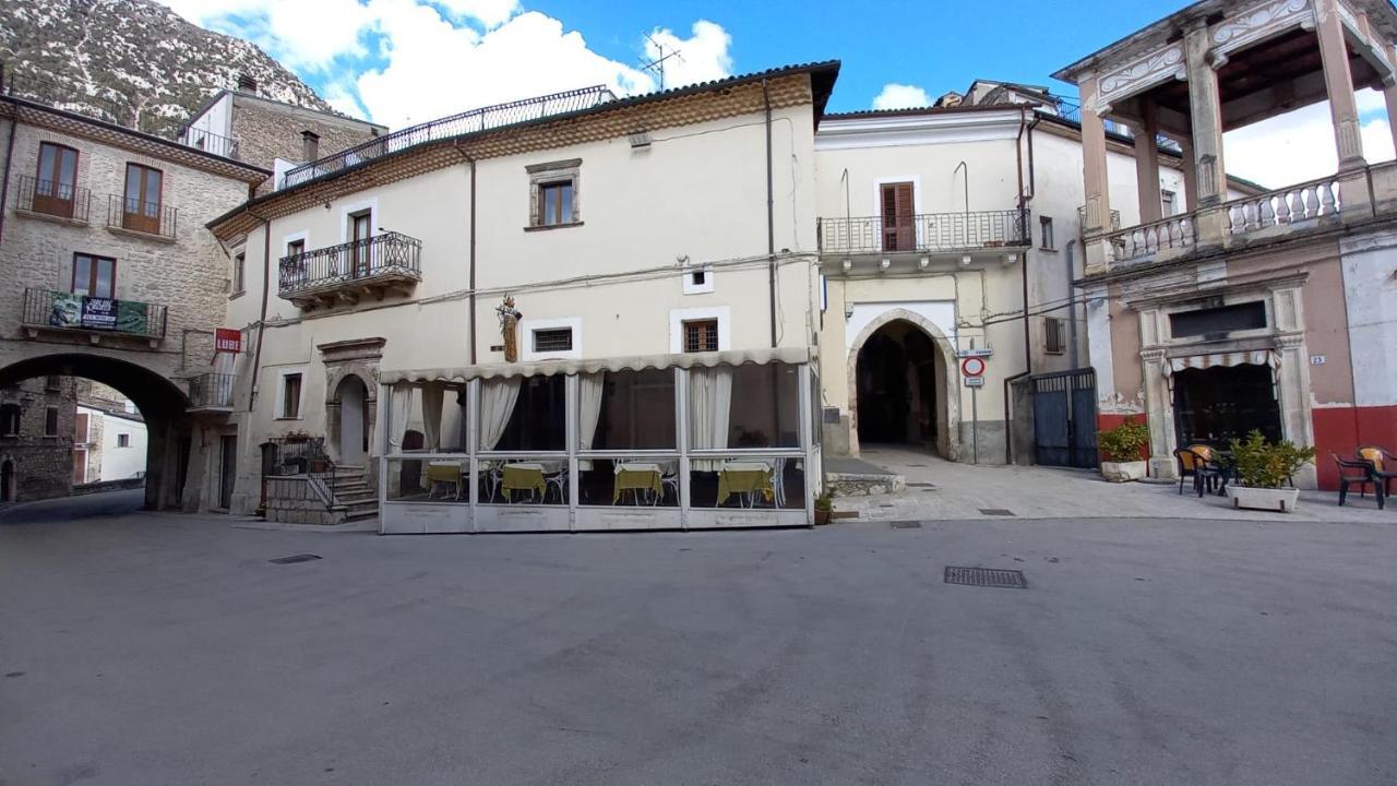 Alloggi Piazza Umberto Primo Pacentro Eksteriør bilde